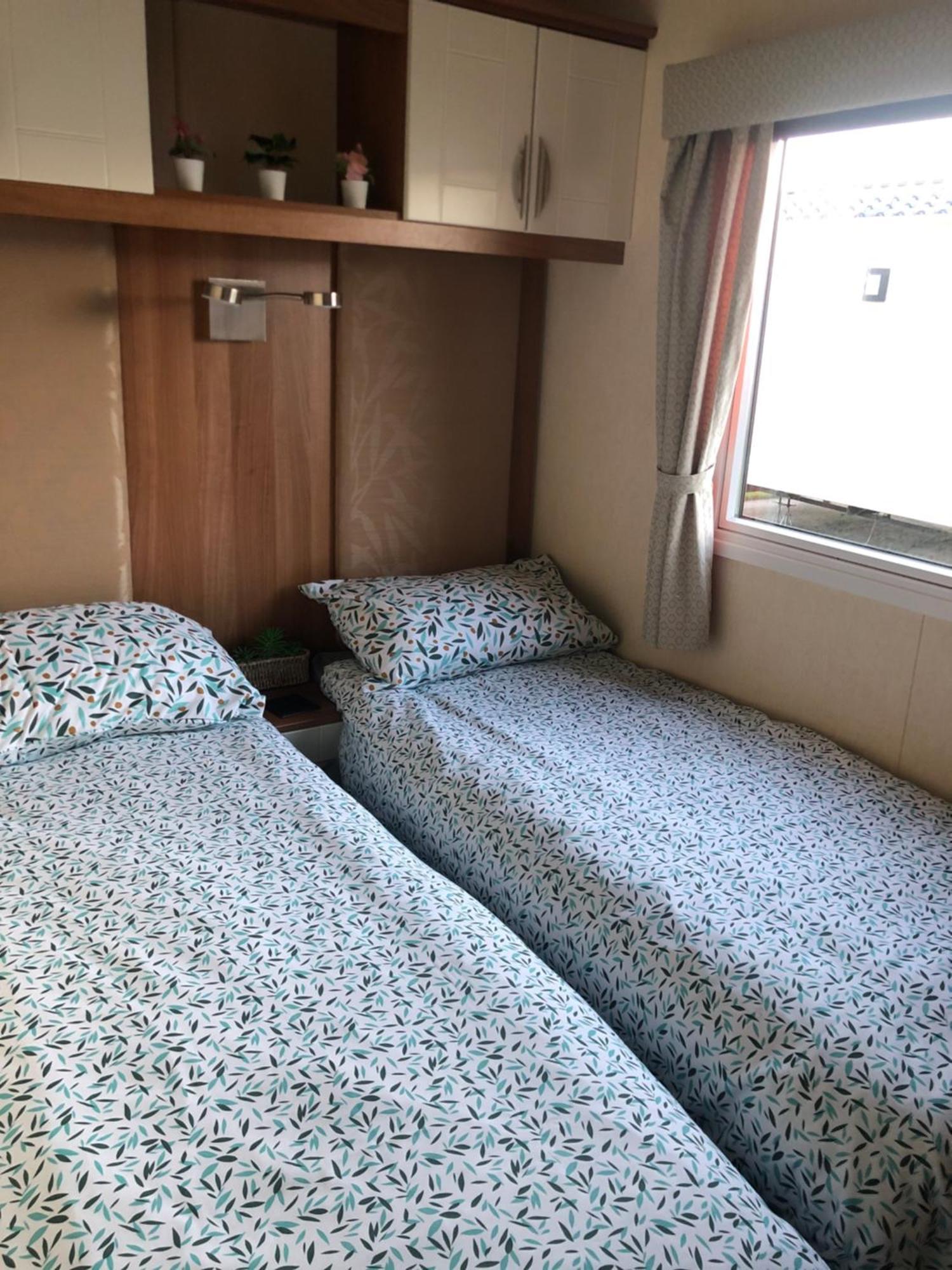 Two X 8 Berth Static Caravan On Lyons Robin Hood Rhyl North Wales Meliden Экстерьер фото