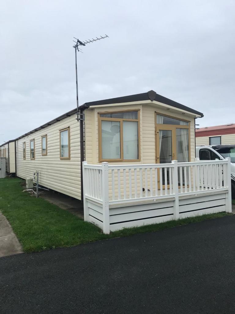 Two X 8 Berth Static Caravan On Lyons Robin Hood Rhyl North Wales Meliden Экстерьер фото